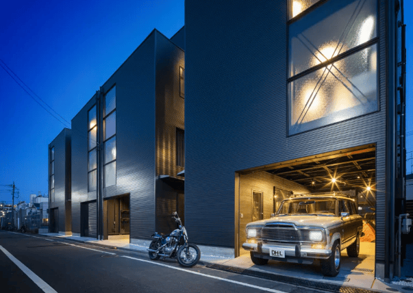 車庫付きの戸建て投資物件の外観