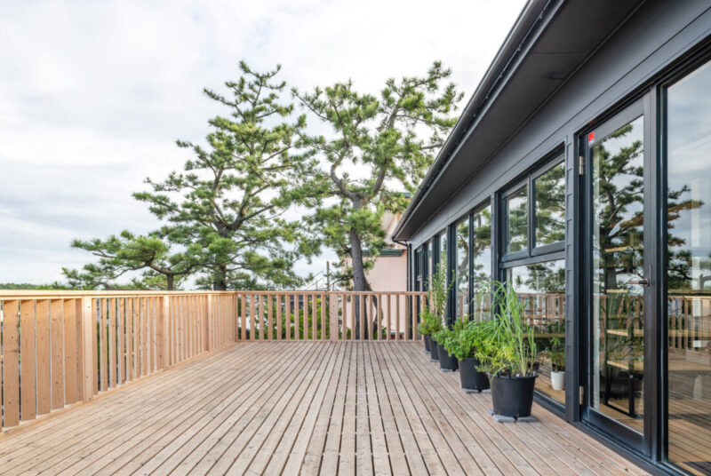 軒天グレーのお洒落な平屋の屋根