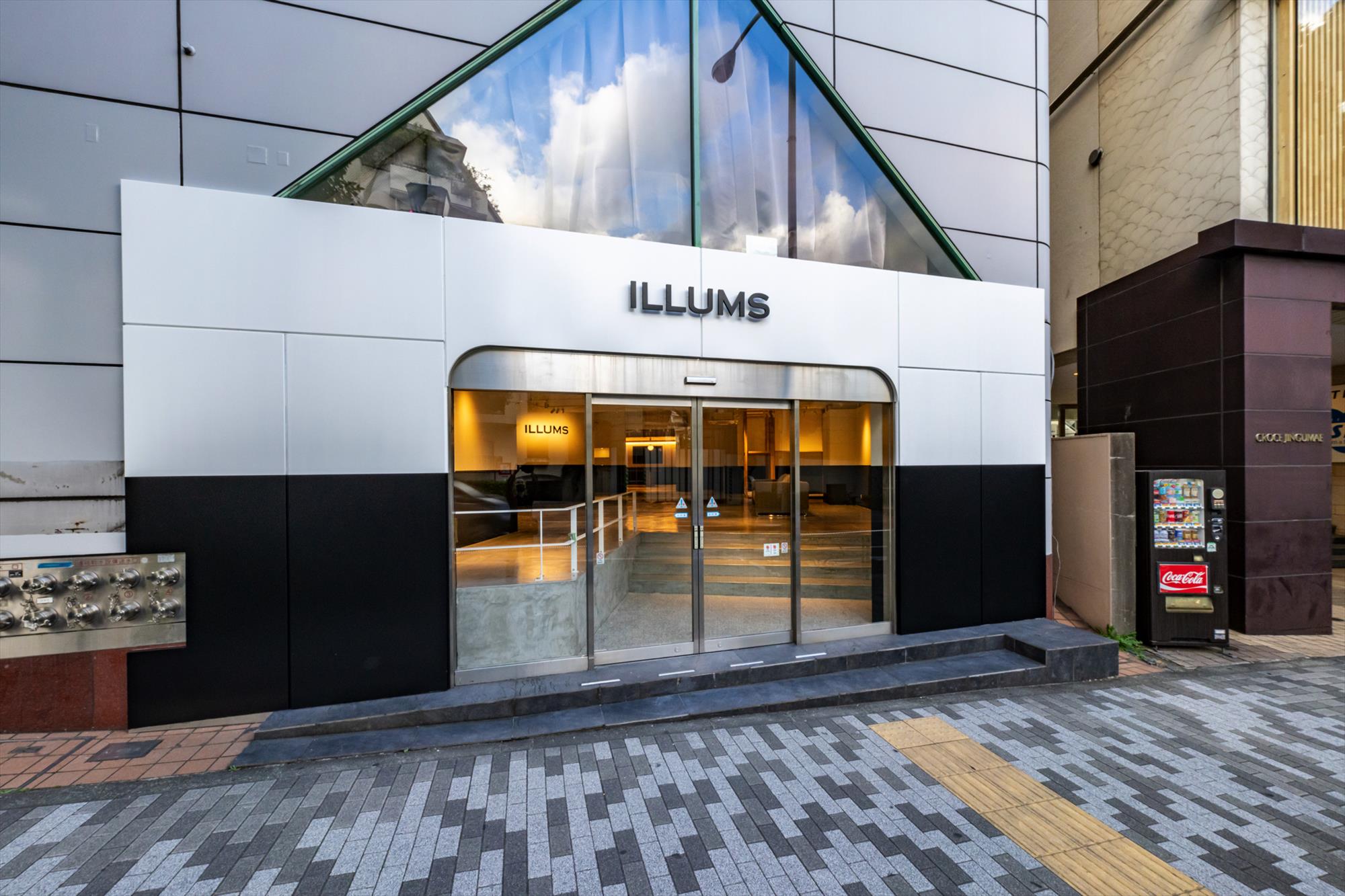 ILLUMS青山様